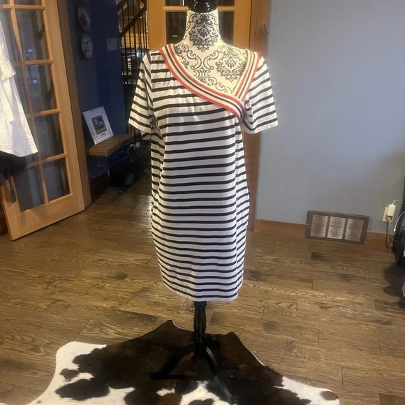 Black and White Striped Dress - Picture 7 of 7